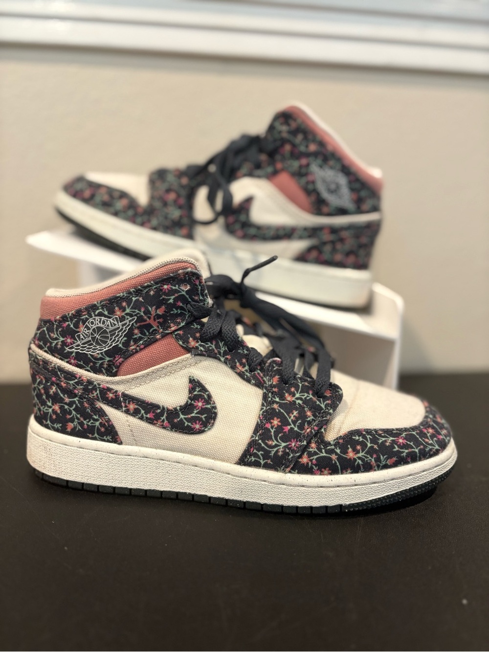 Jordan Air Jordan 1 Mid SE GS Floral Anthracite Sail Embroidered Youth Sz 4Y